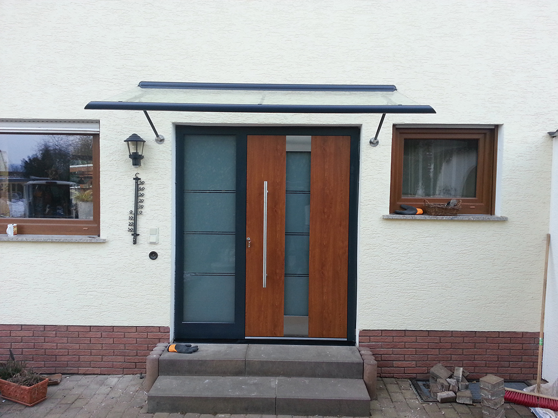 Haustüren mit Vordach